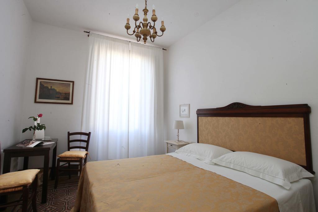 Dimora Pieri Apartman Firenze Szoba fotó